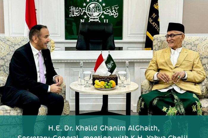 H.E. Dr. Khalid Ghanim AlGhaith, Secretary-General, meeting with K.H. Yahya Cholil, President of Nahdlatul Ulama, in Jakarta.